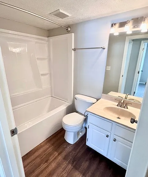 Harbour Club Apartments — Photo 38