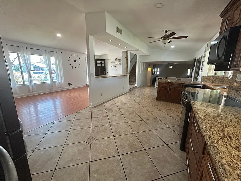 6916 W Georgia Ave — Photo 10
