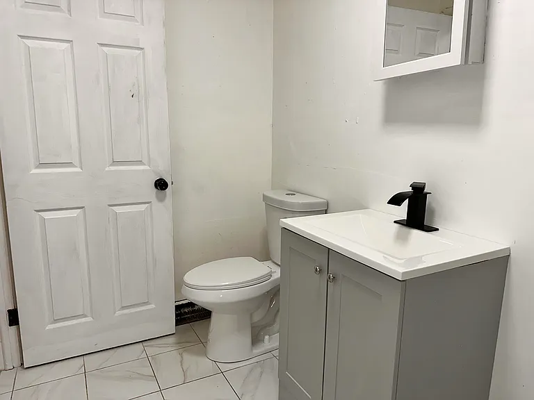 1295 E Main St #6 — Photo 9