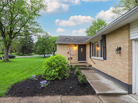3rd image of 35 Fernwald Dr