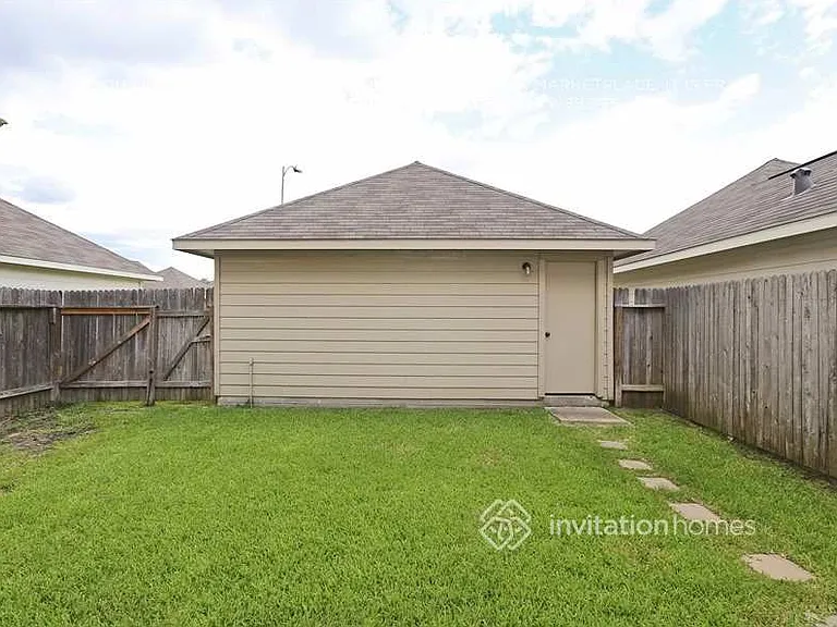 6348 Austinville Dr — Photo 4