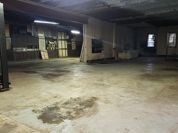 4th image of 189 E Green St
