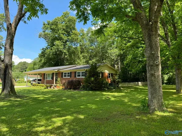 2011 Cunningham St, Scottsboro, AL 35769