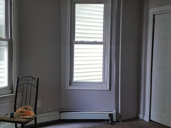 4th image of 238 Garside St #1