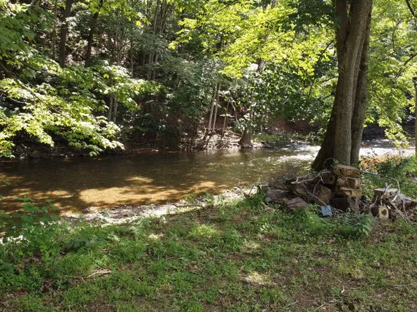 1084 Flick Dr, Shawsville, VA 24162