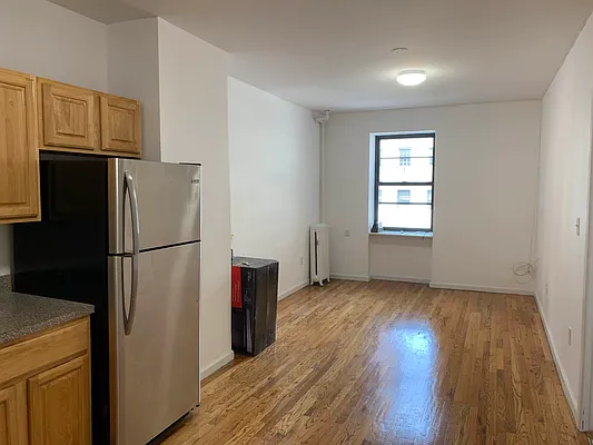 Rented by Salon Realty Corp | media 10