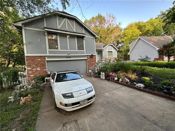 1108 S Stagecoach Pl, Olathe, KS 66062