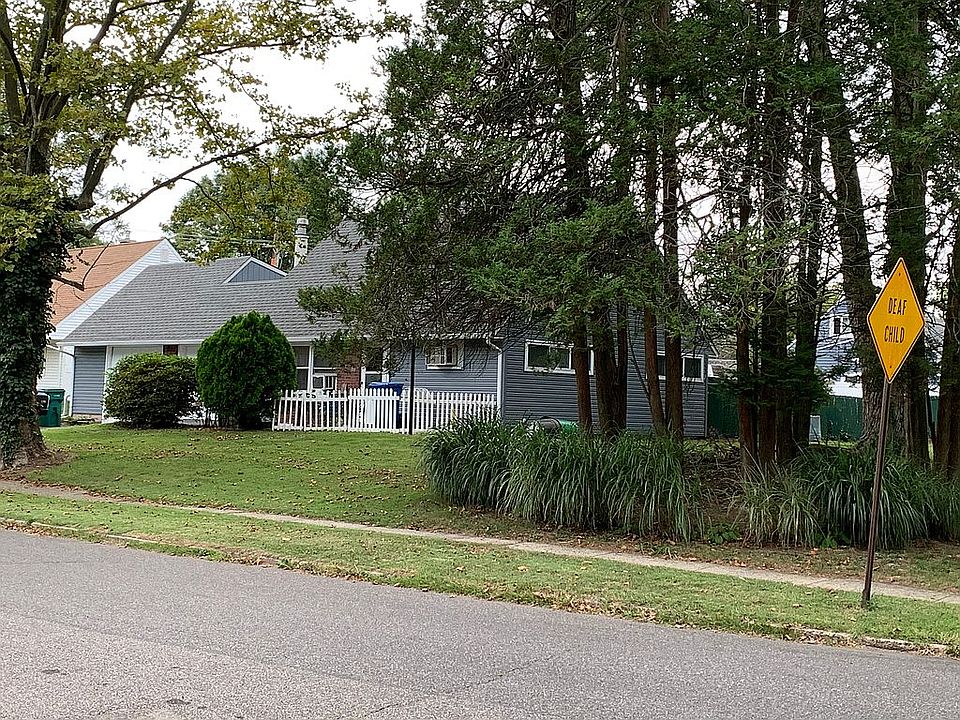 2nd image of 127 Kenwood Dr S