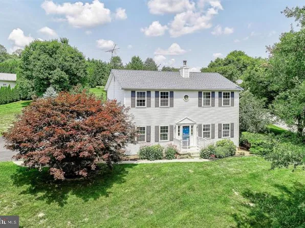 4243 Willow St, Stewartstown, PA 17363
