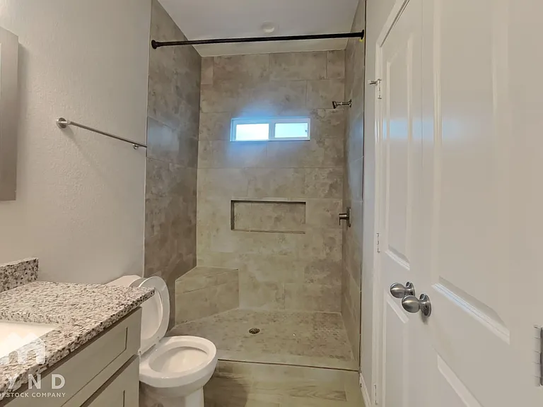 16855 Balmoral — Photo 12