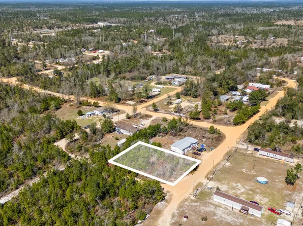 16715 Eastwood Dr, Fountain, FL 32438