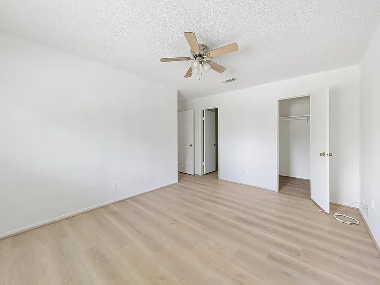 700 Lyle West Ave #D — Photo 7