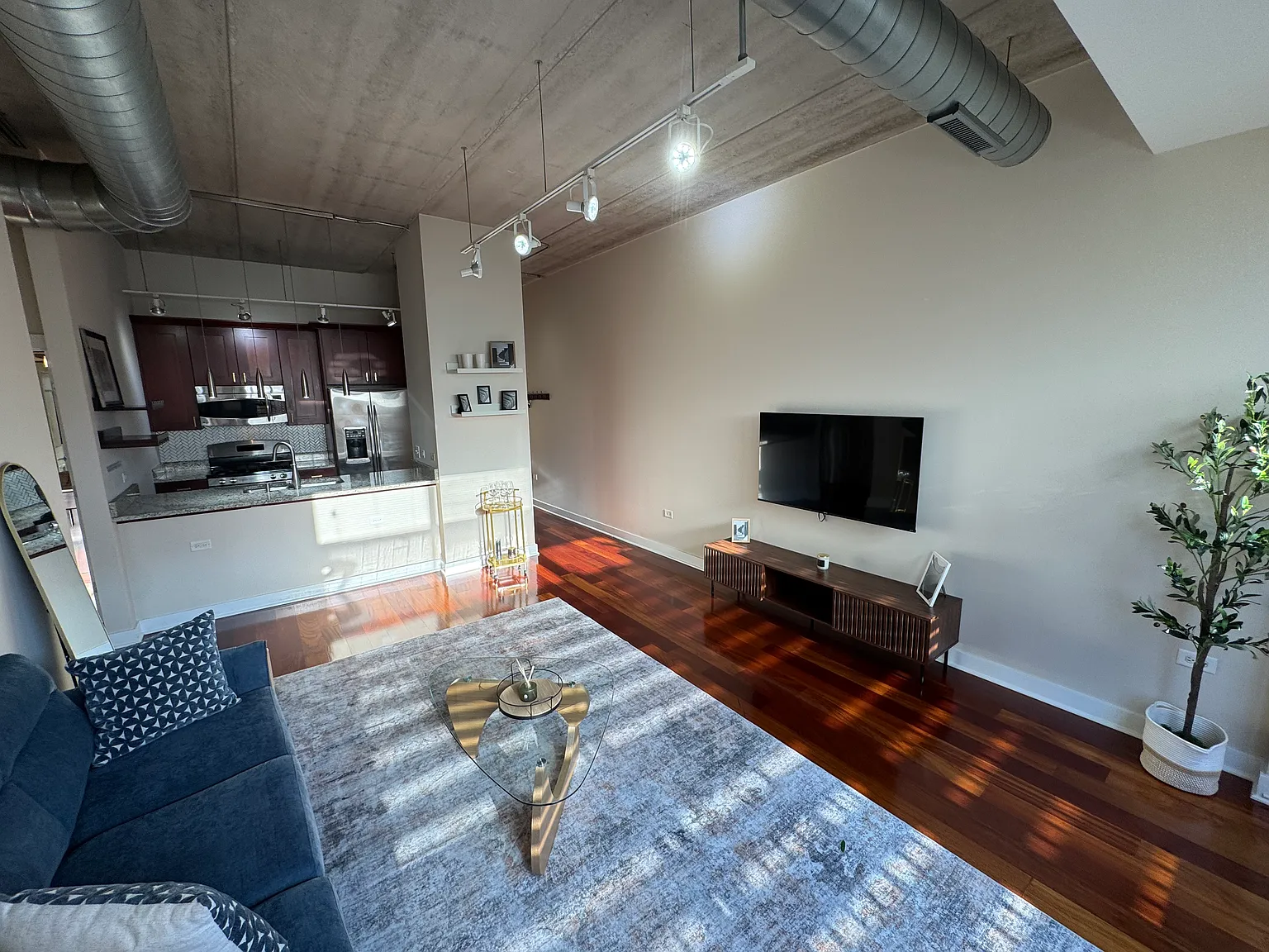 3245 N Ashland Ave — Photo 4