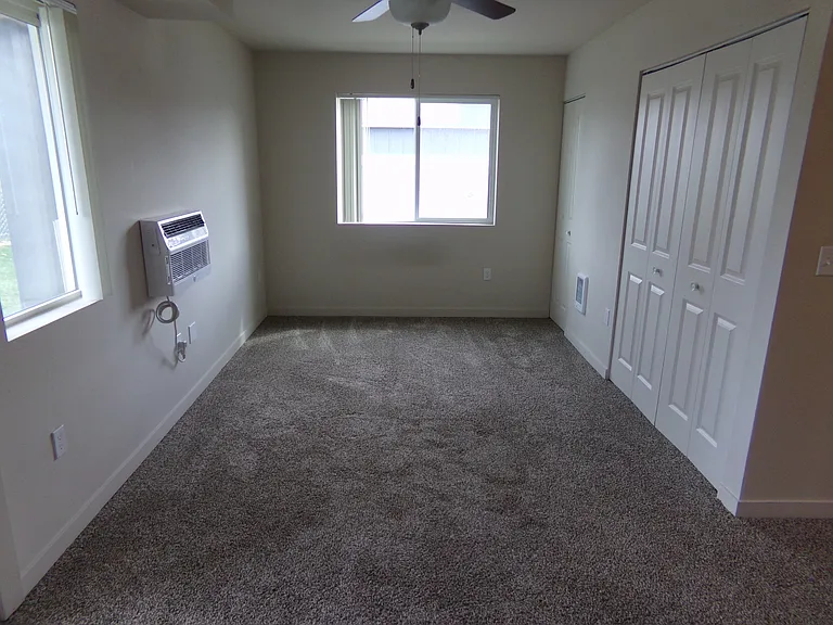 Crossroads Apartments — Photo 19