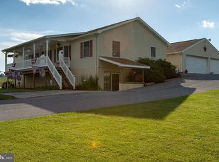 48 Phillips Ln, Mohrsville, PA 19541