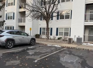 513 Waterford Dr, Edison, NJ 08817