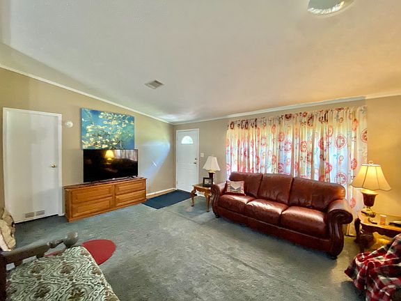 5th image of 665 Roselawn Dr