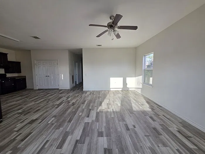 3 bed, 2.0 bath, 1400 sqft, $1,472 — Photo 4