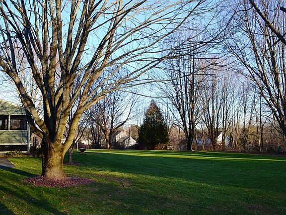 3rd image of 1 Pinecroft Dr