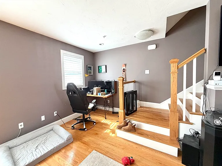 9 Park St #4 — Photo 6