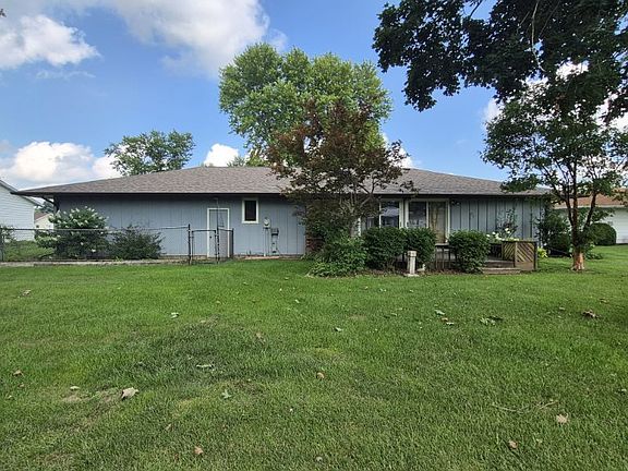 3rd image of 627 Shadycrest Dr