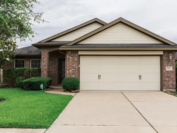 1923 Cadbury Castle Ln, Fresno, TX 77545