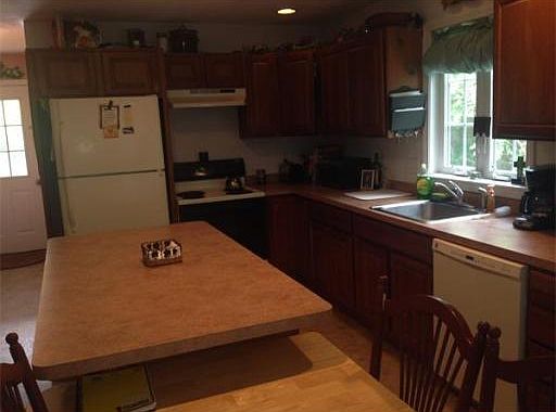 3rd image of 175 Plympton St