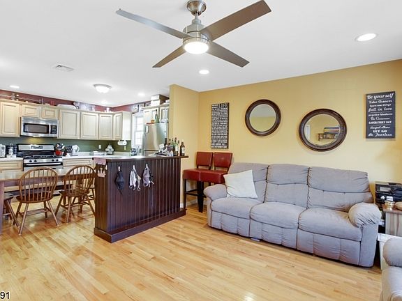 4th image of 59 Storms Ave