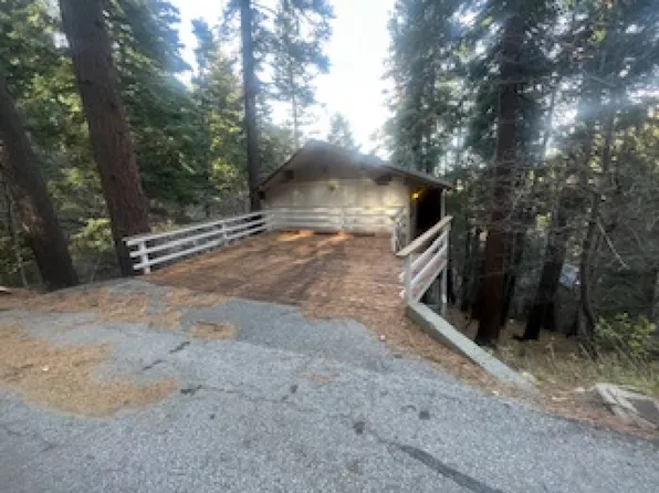 718 Oakmont Ln, Lake Arrowhead, CA 92352