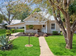909 Hudgins St, Smithville, TX 78957
