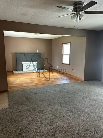 110 W 10th St — Photo 10