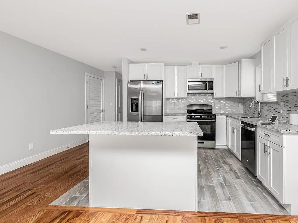 3 bed, $3,200 — Photo 2