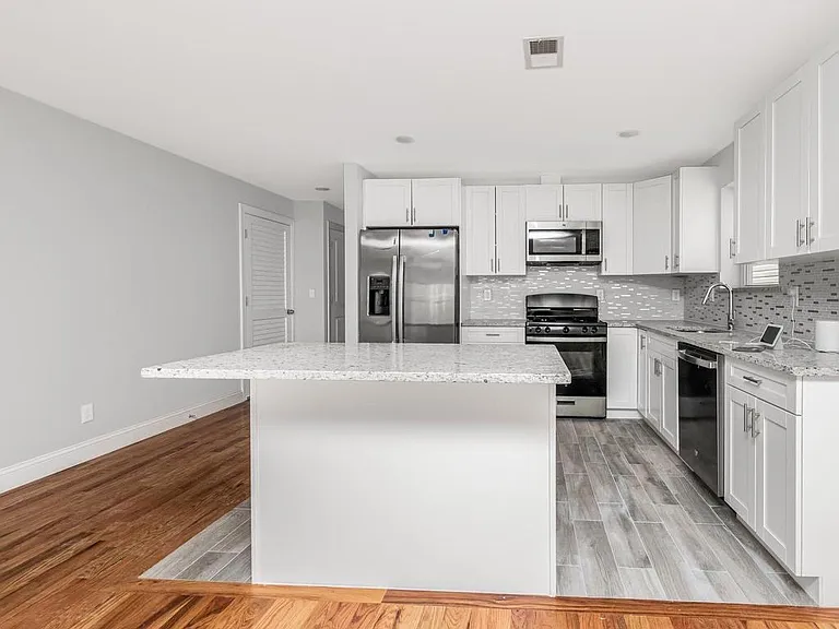 282 W Runyon St #1 — Photo 2