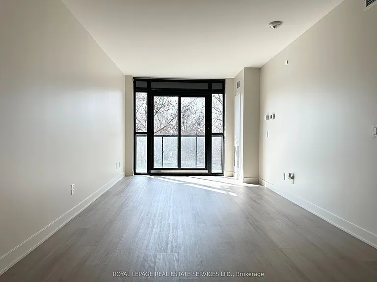 3385 Dundas St W #323 — Photo 4