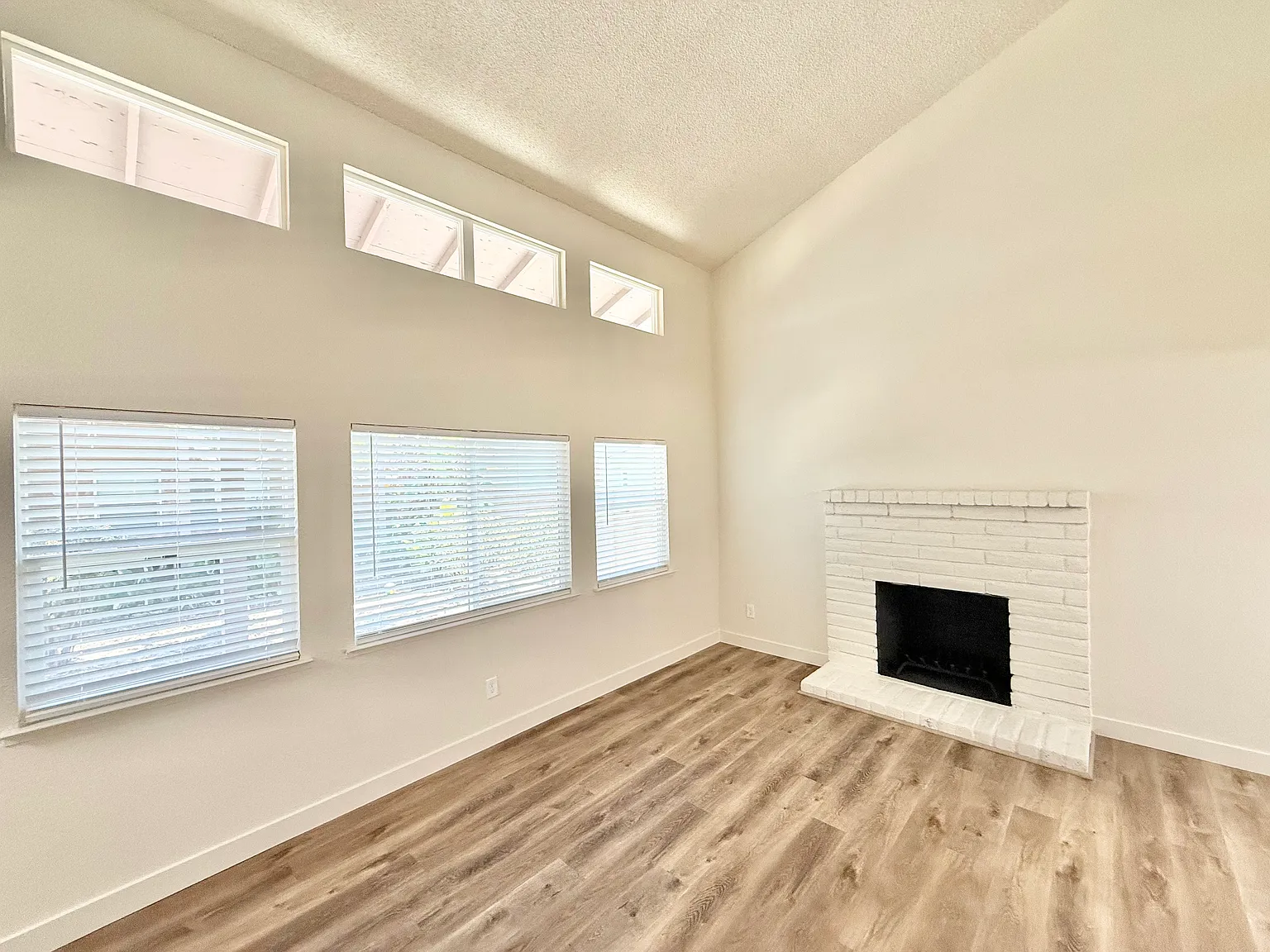 2 bed, 1150 sqft, $1,825 — Photo 2
