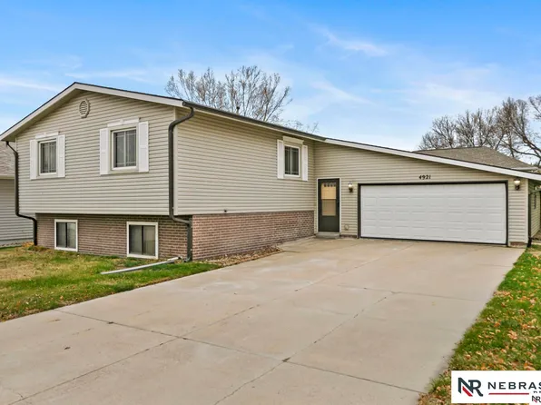 4921 NW 2nd St, Lincoln, NE 68521