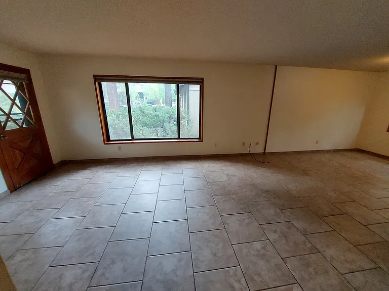 823 W Birch Ave #B — Photo 2