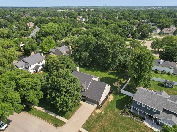6492 N Winwood Dr, Johnston, IA 50131