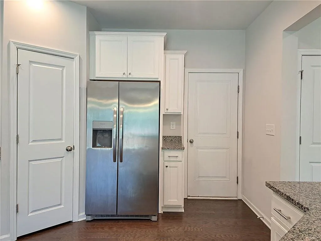 3 bed, 2.5 bath, 1999 sqft, $2,400 — Photo 4