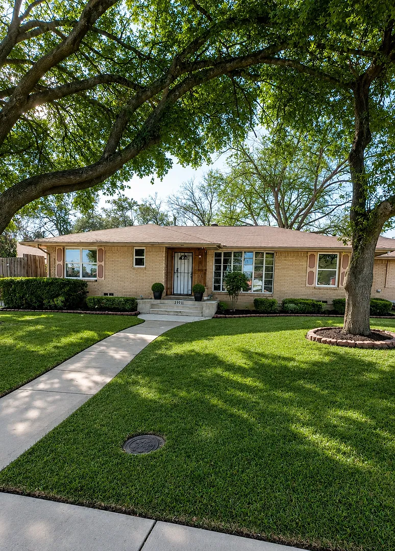 4 bed, 1900 sqft, $2,500 — Photo 1