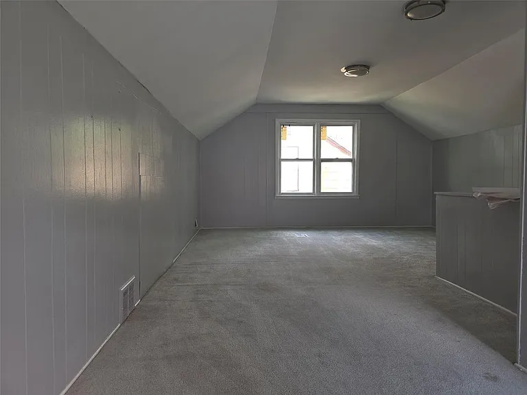 19350 Huntington Rd — Photo 2