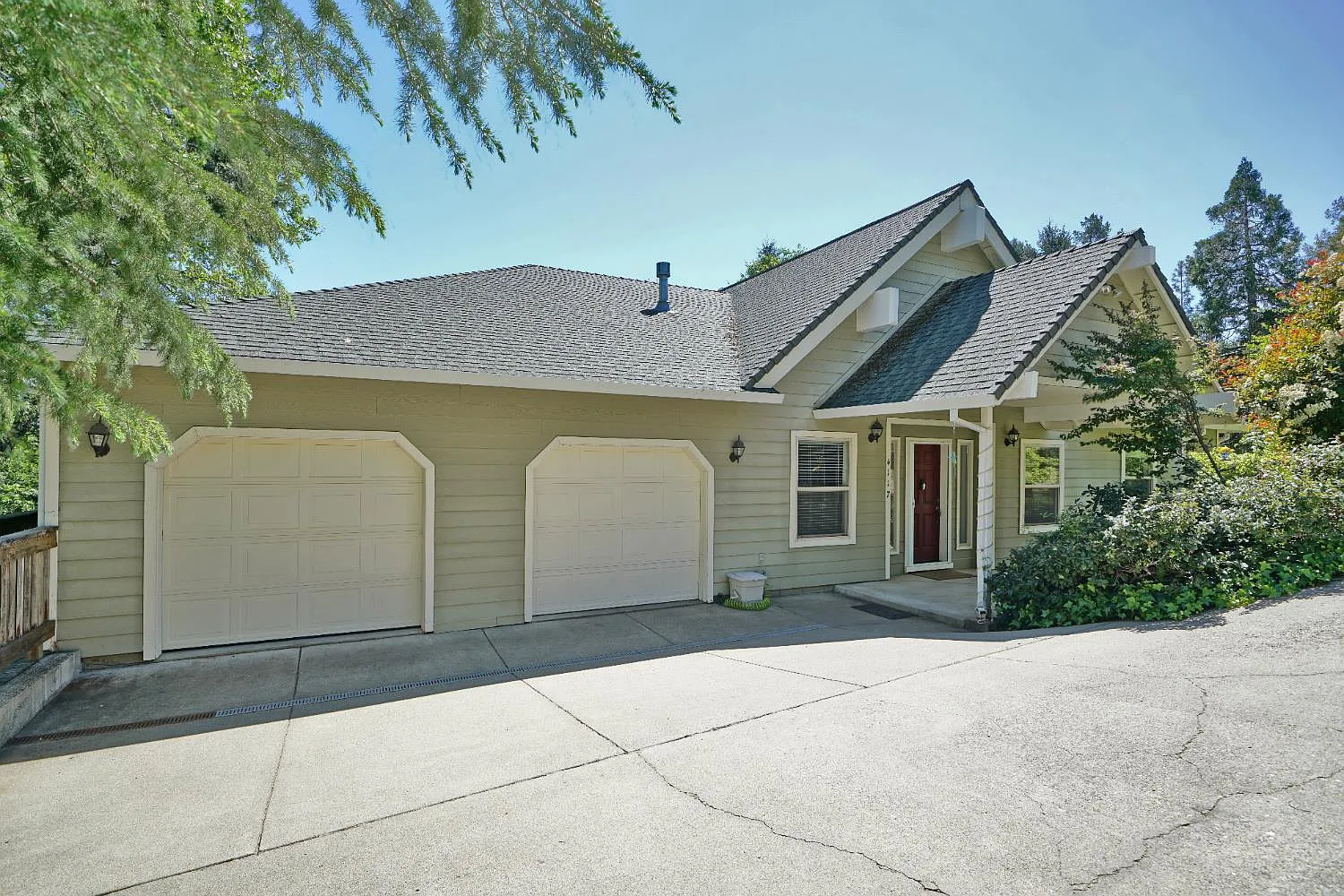 4117 Pearl Rd photo 1