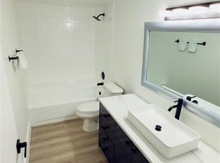 8235 Lake Dr APT 303, Doral, FL 33166