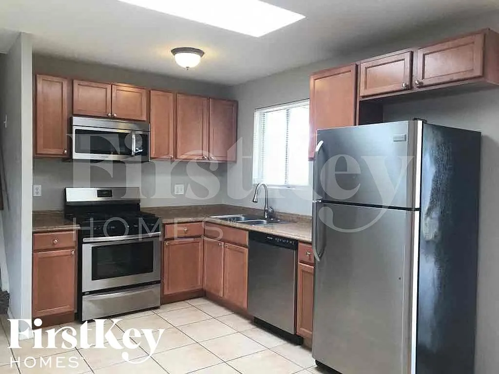 4 bed, 2.0 bath, 1472 sqft, $2,790 — Photo 3