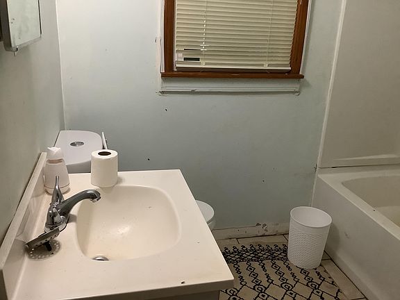 3rd image of 2816 Floraland Dr NW