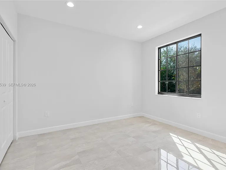 5745 SW 44th Ct #202 — Photo 21