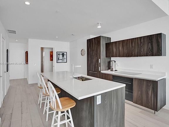 5th image of 480 NE 31st St Unit 4604