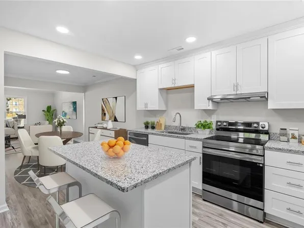 409 Cadbury Cir, Virginia Beach, VA 23454