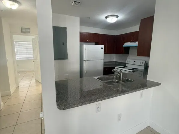 2461 W 78th St APT 103, Hialeah, FL 33016