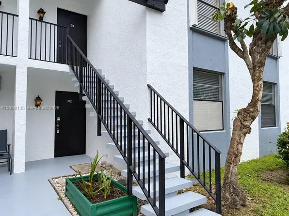 7341 NW 18th St APT 102, Margate, FL 33063